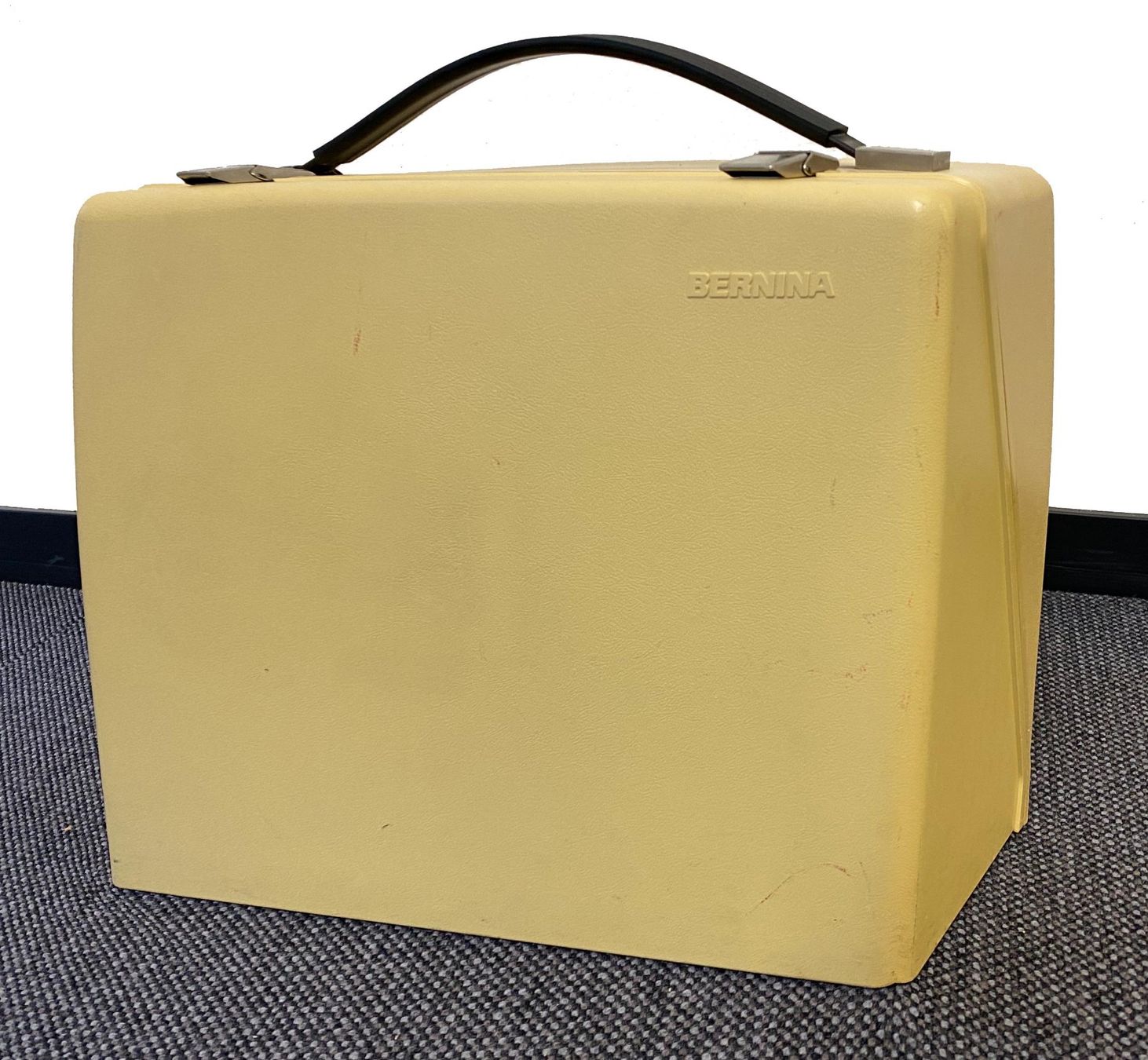 Bernina Macchine da cucire: Bernina 707 Minimatic Anschiebetisch + Originalkoffer Set – Usato da Neuhausen am Rheinfall venduto da Restwertvoll