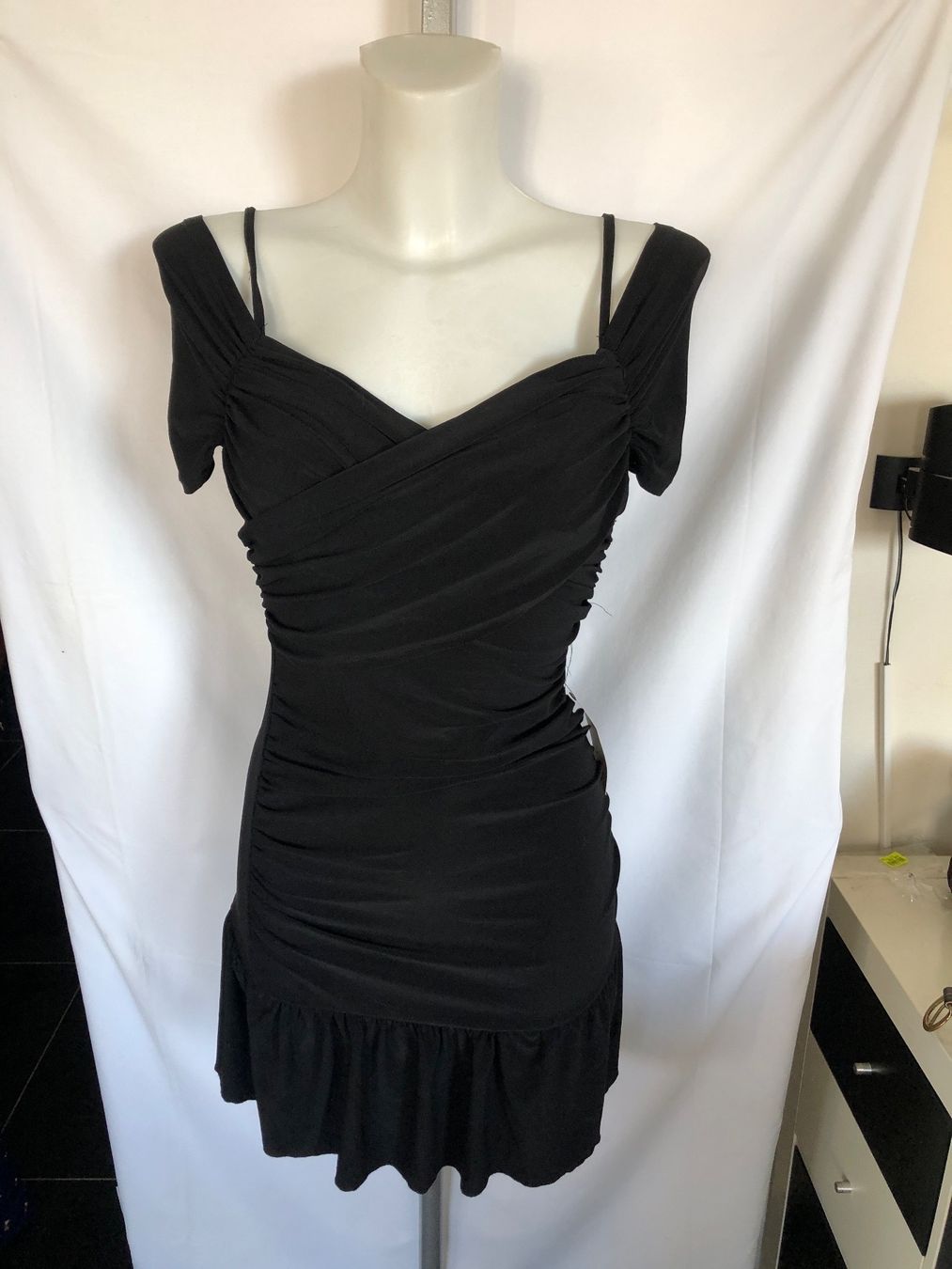Tuniche: Robe mini ou tunique noire drapée Yendi taille S neuve – Nuovo e nell'imballaggio originale da Coppet venduto da Vanessamode