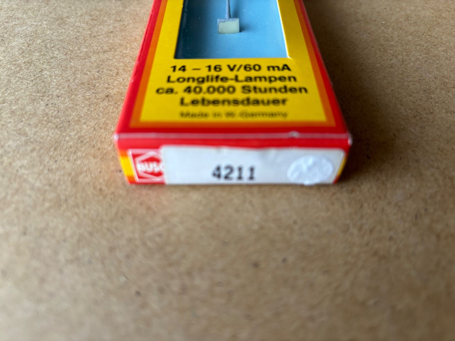 Busch Modellini di ferrovie: Busch 4211 Bahnhofsleuchte – Nuovo e nell'imballaggio originale da Hauterive NE venduto da eriamch 1
