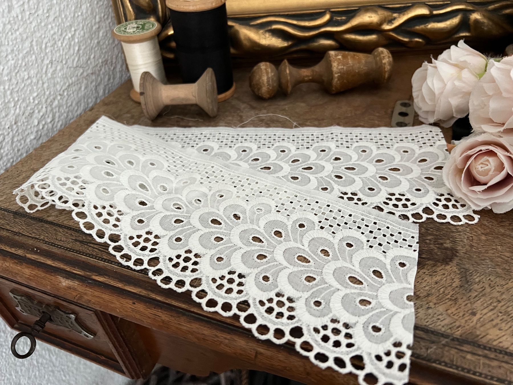 Tessuti: Alte St. Galler Spitzen - Shabby – Nuovo (secondo la descrizione) da Walzenhausen venduto da Cerna007