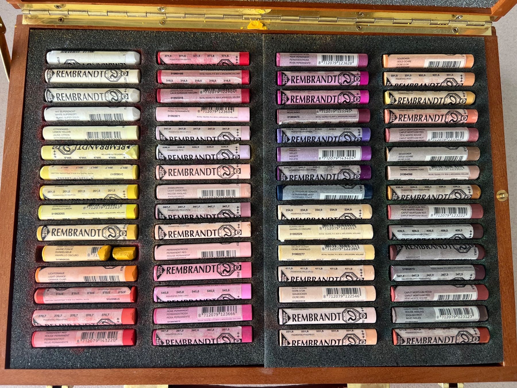 Matite, matite colorate & gessi: Coffret pastels secs Rembrandt, 60 pièces – Usato da Chézard-St-Martin venduto da Chopette