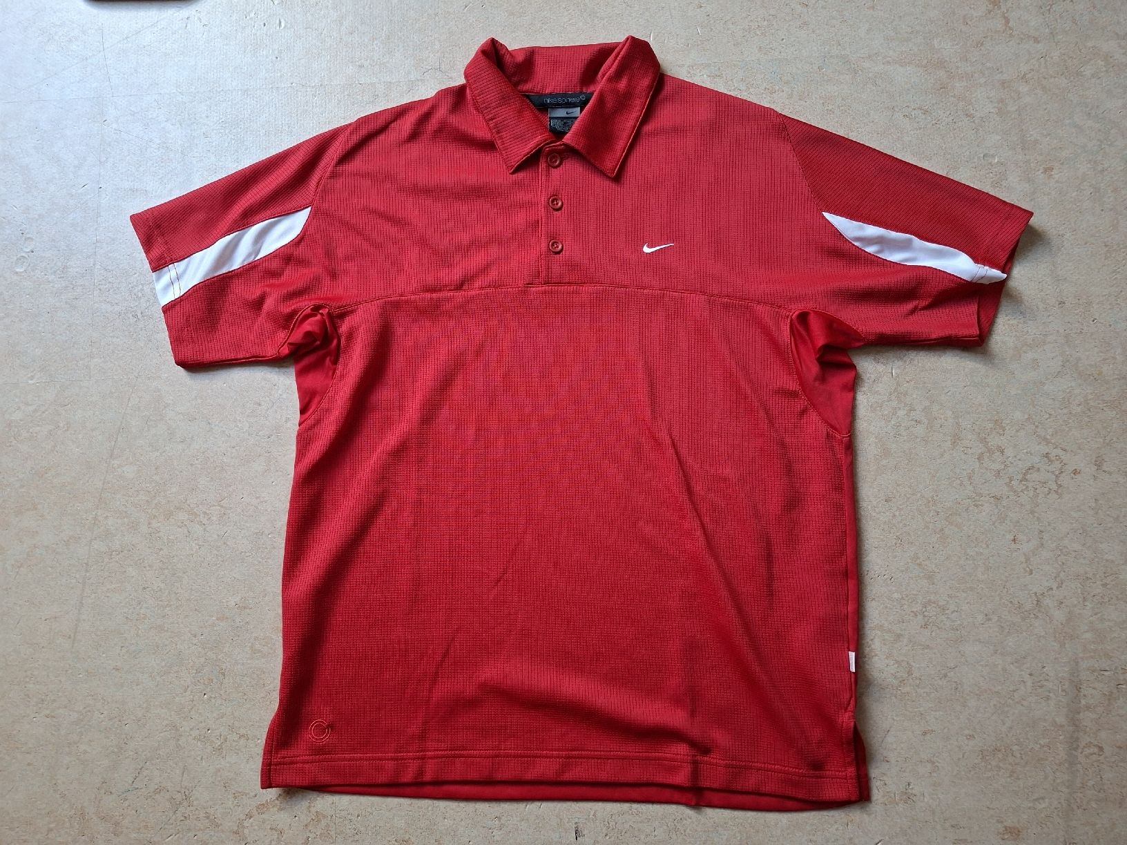 Nike Magliette Polo: Rotes Nike Sphere Poloshirt, Grösse M – Usato da Klingnau venduto da vollmond36