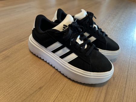 Adidas Schuh