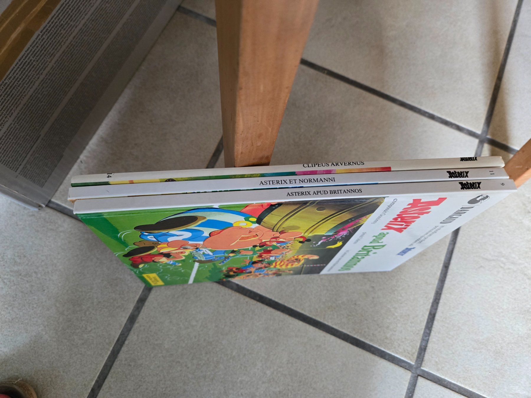 Fumetti: 3 Asterix und Obelix Comicbände in lateinischer Sprache. – Usato da Alpnach Dorf venduto da ste_t7mn 1