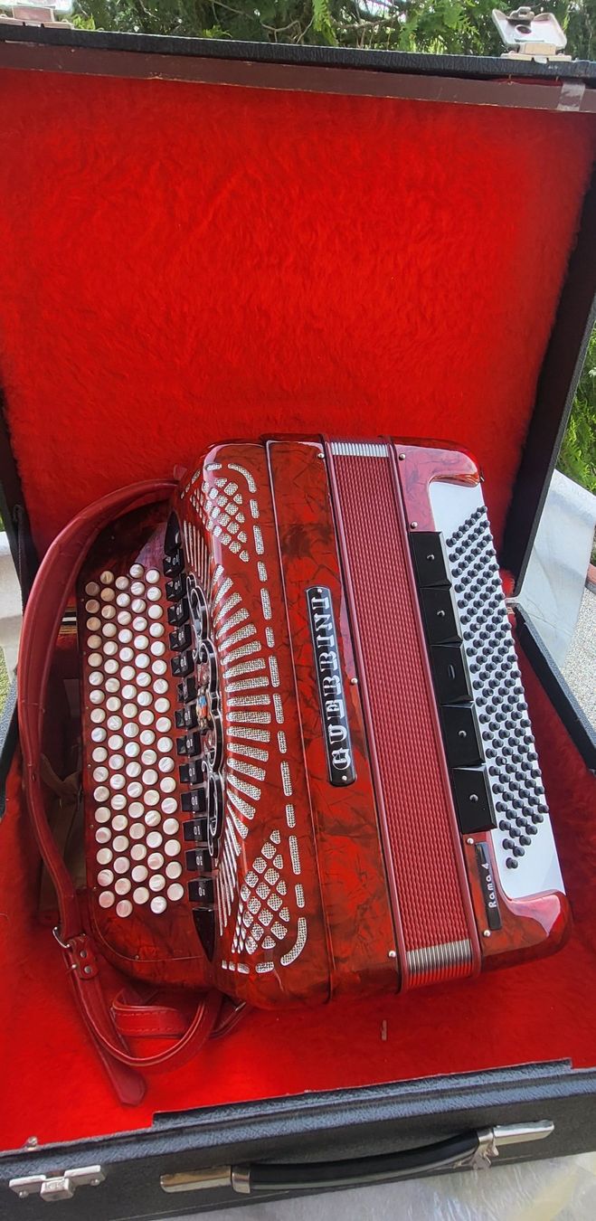 Strumenti musicali: Accordéon Guerrini 4 voix C griff – Usato da Penthalaz venduto da EvandroLuz 5