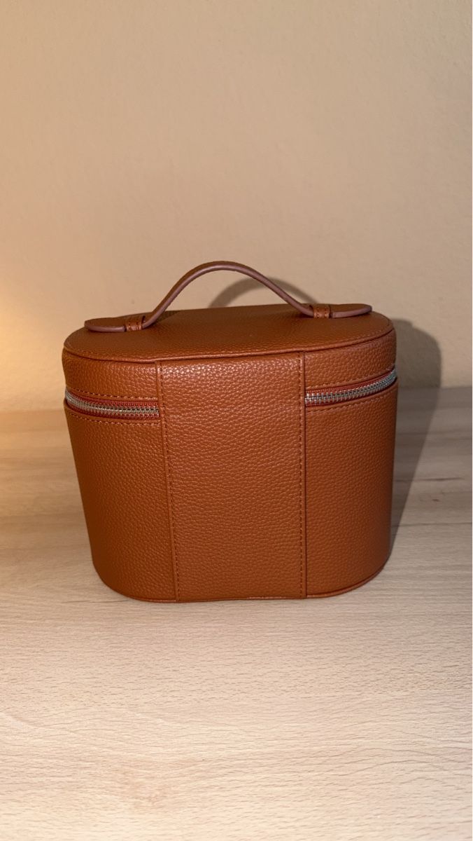 Trousses de maquillage: BROWN LEATHER VANITY CASE – D'occasion à Puplinge par yav_9r9f 1