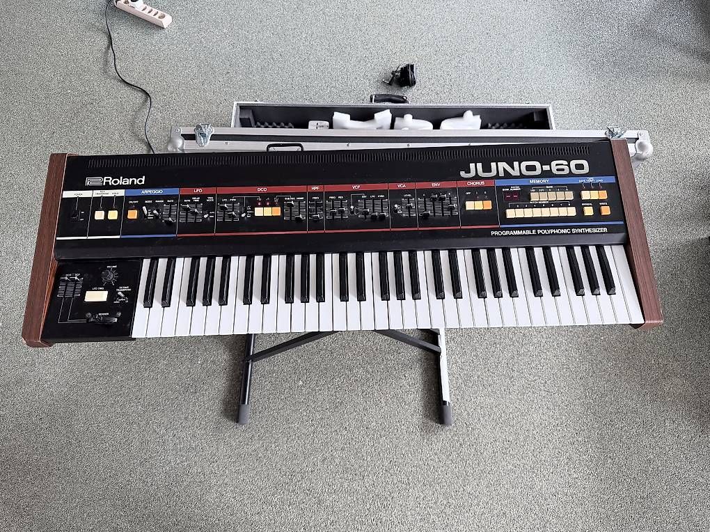 Strumenti musicali: Roland Juno 60 – Usato da Aarau venduto da chr_v7x7