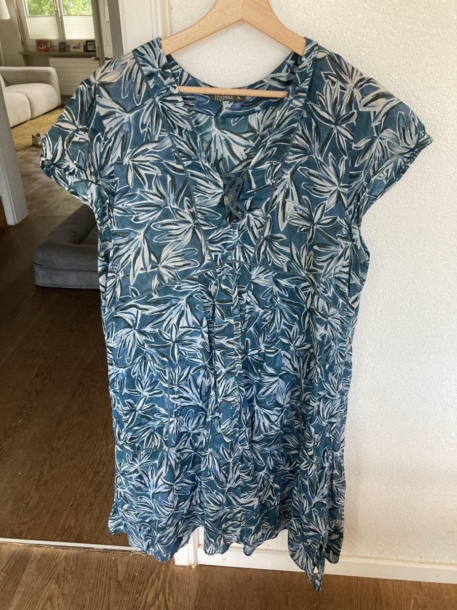 Vestiti: Nile Kleid XL mit Unterrock – Usato da Basel venduto da schoggihaas17