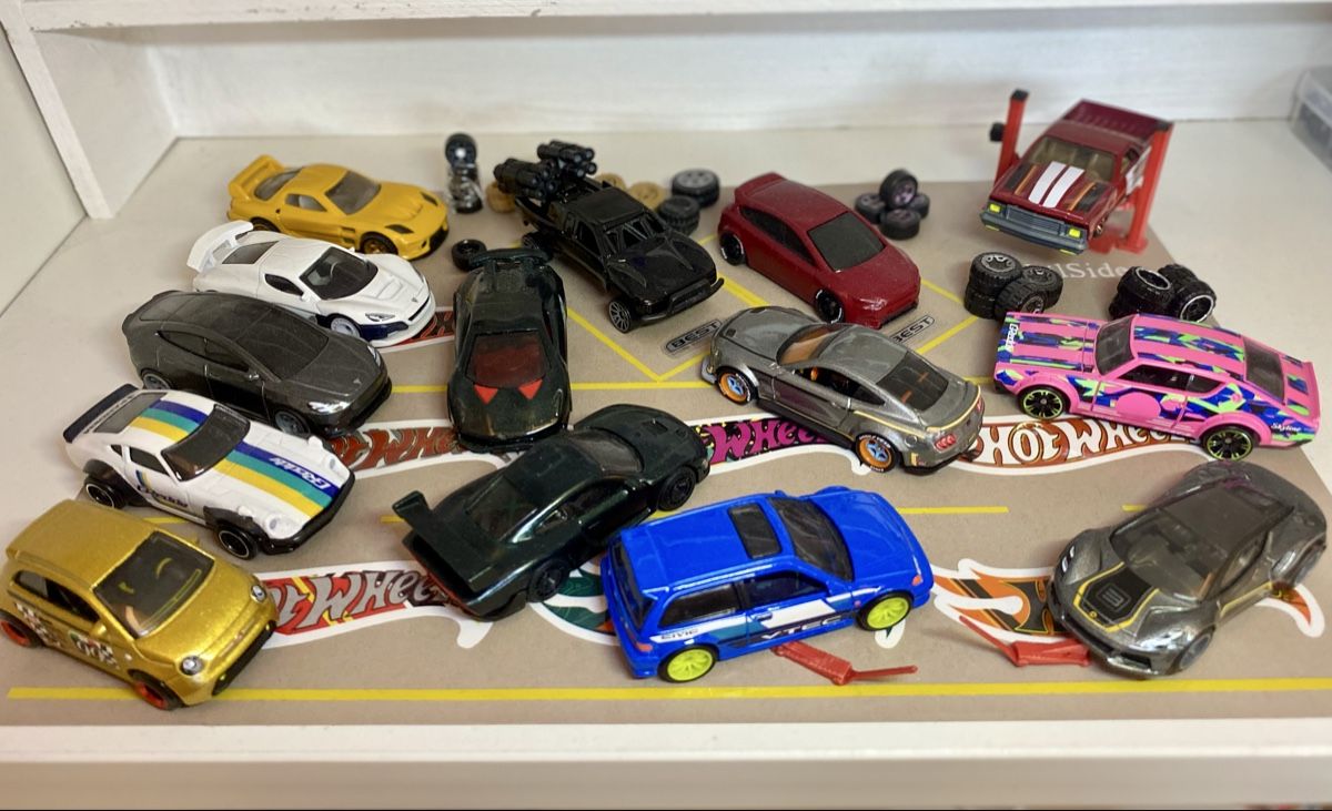 Hot Wheels Modellini d'auto: Hot Wheels Sammlung mit 14 custom Autos – Nuovo (secondo la descrizione) da Küssnacht am Rigi venduto da Hluchs