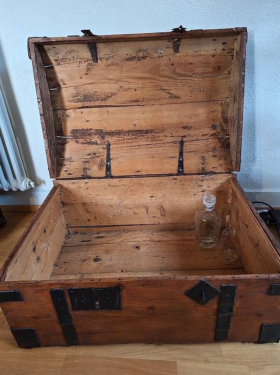 Cassapanche: Coffre, malle très ancienne – Usato da Pully venduto da cz39ans 1
