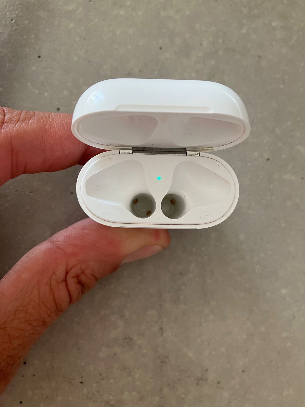 Apple Casques audio: APPLE AIRPODS Case – D'occasion à Lausanne par mr.v 3