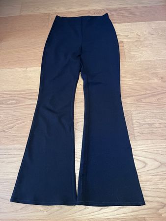 Pantalon noir évasé H&M Taille S - Idéal pour l'hiver!