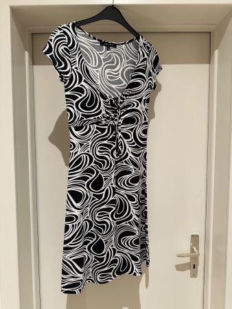 Robe noir et blanc, taille 38