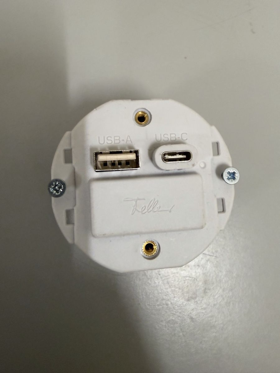 Feller Fiches d'alim.: Usb steckdose  – D'occasion à Zürich par papaplatte