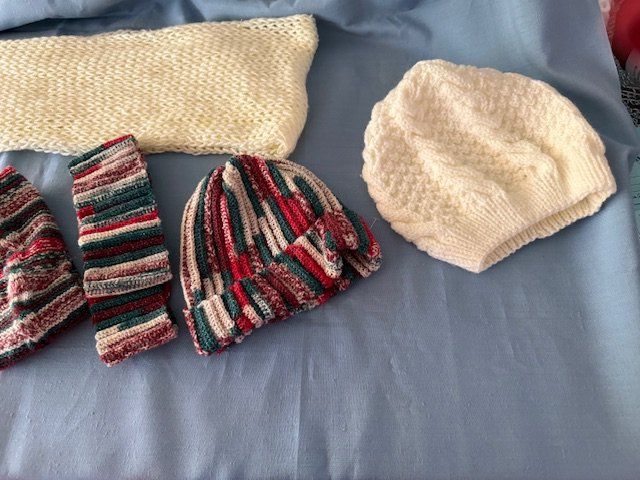 Foulard & Sciarpe: Aktion WinterSchal/Kappen/Handschuh Handarbeit – Usato da Basel venduto da Dylan1994 1