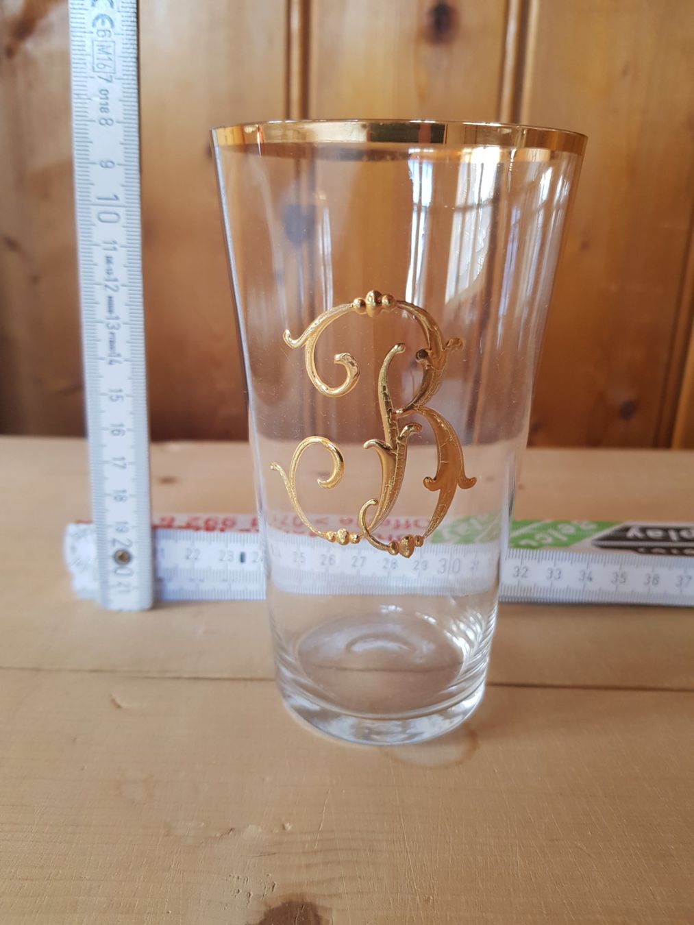 Toutes les décorations: antikes Glas mit Goldbuchstabe B – D'occasion à Brunnadern par eichmann.anton