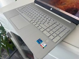 HP Laptop 15"IPS FHD Core i7-1165G7/ 16 DDR4/ 512 M.2/Webcam