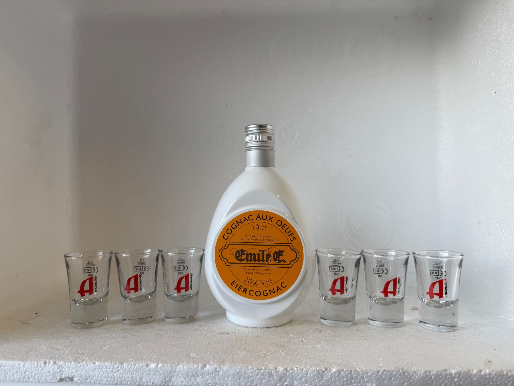 Spirituosen: 1x 7dl. Flasche Eiercognac Emile E. mit 6 Shotgläser... – Neu und originalverpackt aus Wöschnau von Vinsale 1