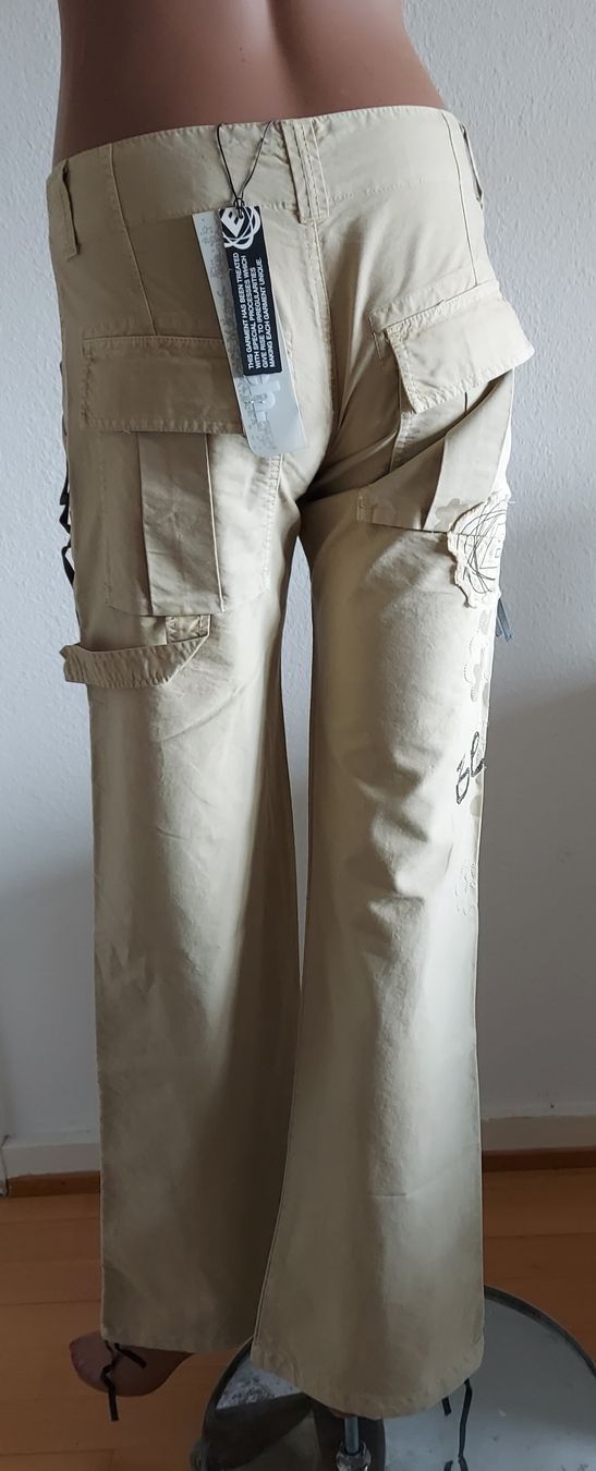 Bench Pantaloni: Neue Bench MADDY Slouch Cargo Hose, Grösse 26 R – Nuovo e nell'imballaggio originale da Basel venduto da Mazzo84 2