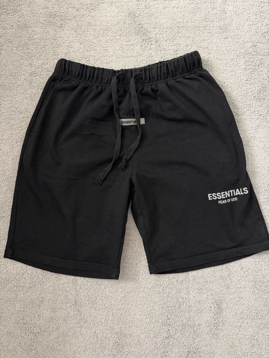Fear of God Pantaloni: Essentials FOG Shorts – Usato da Zürich venduto da pab_7gfs