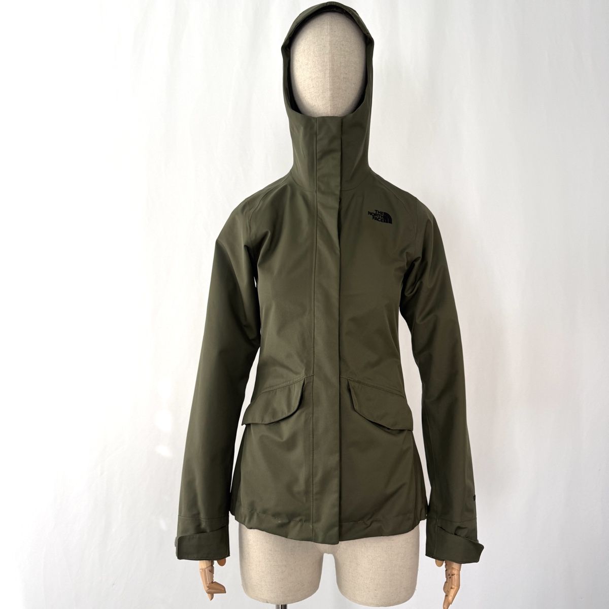 North Face Giacche: THE NORTH FACE Gore-Tex Jacket – Nuovo (secondo la descrizione) da Emmen venduto da Nightingale_2022