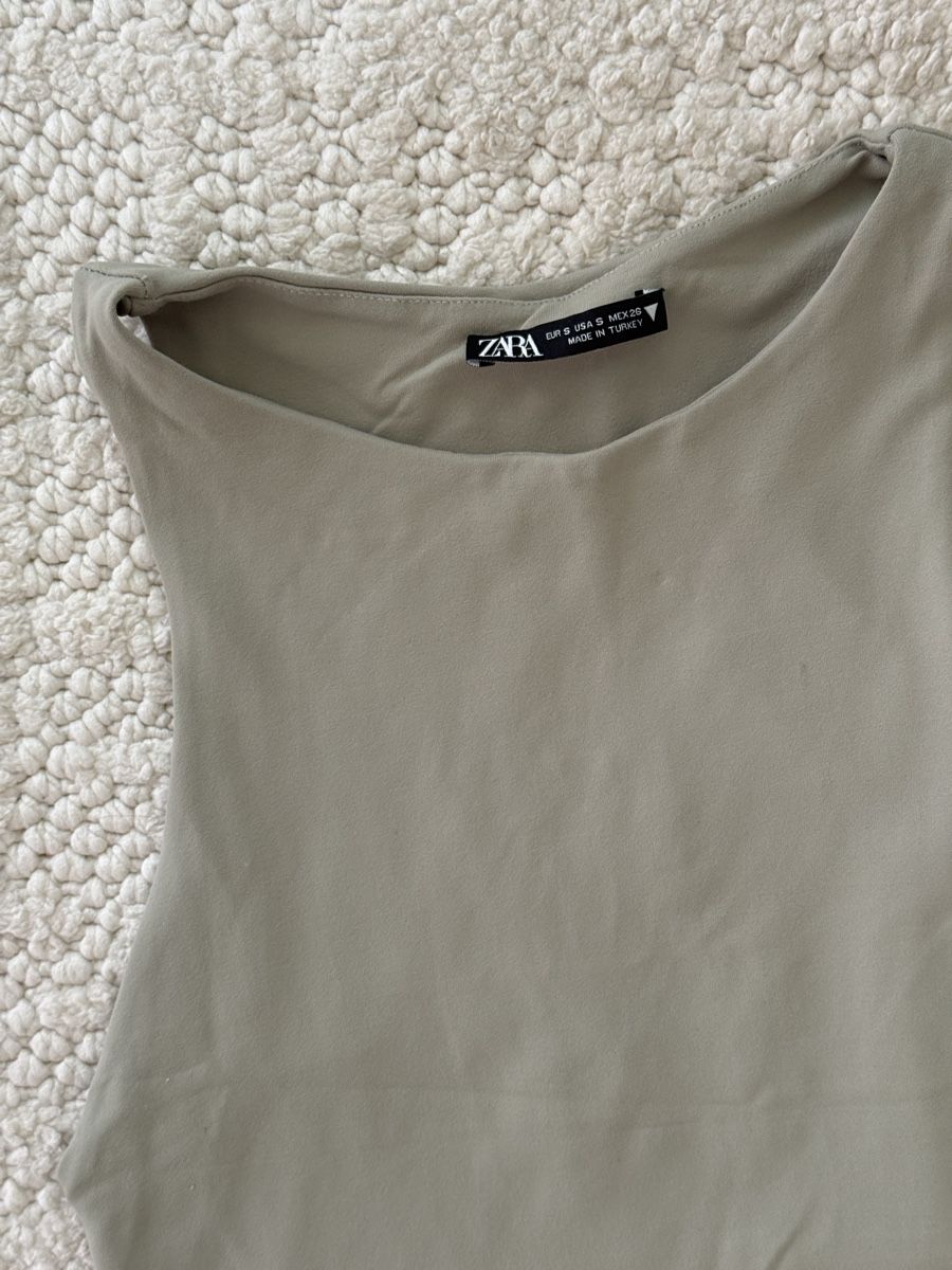 Zara Top: Zara Olive Green Sleeveless Body – Usato da Luzern venduto da prelovedfashion_99 2