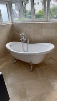 Freistehende Design Badewanne mit Löwenfüssen