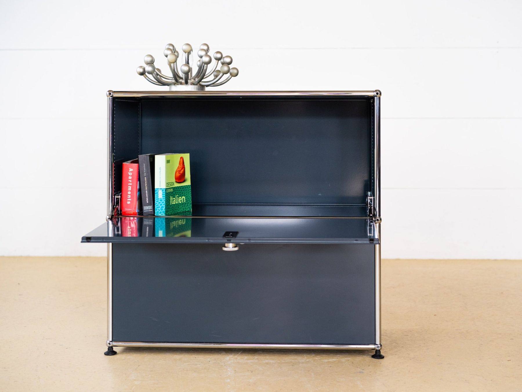 USM Commodes: USM Haller Sideboard | Anthrazitgrau | Neuwertig – D'occasion à Meinisberg par atelier_TILIJA