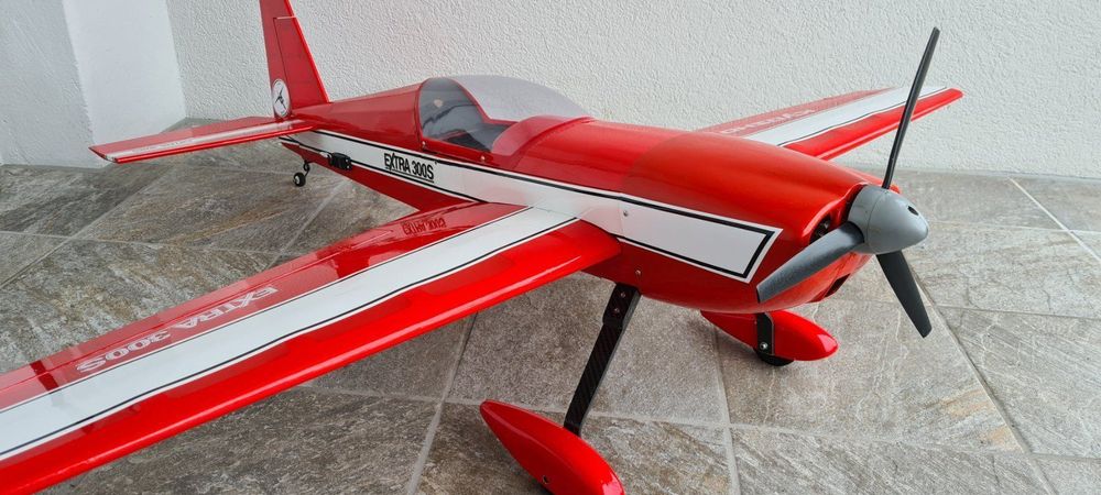 EXTRA 300S von Kyosho mit 140cm Spannw. | Kaufen auf Ricardo