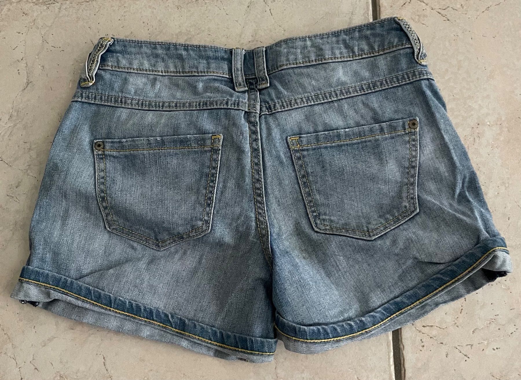 Pantalons: Jeans Shorts – D'occasion à Zürich par Mumpfi9 1