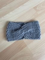 Gestricktes Stirnband mit Twist
