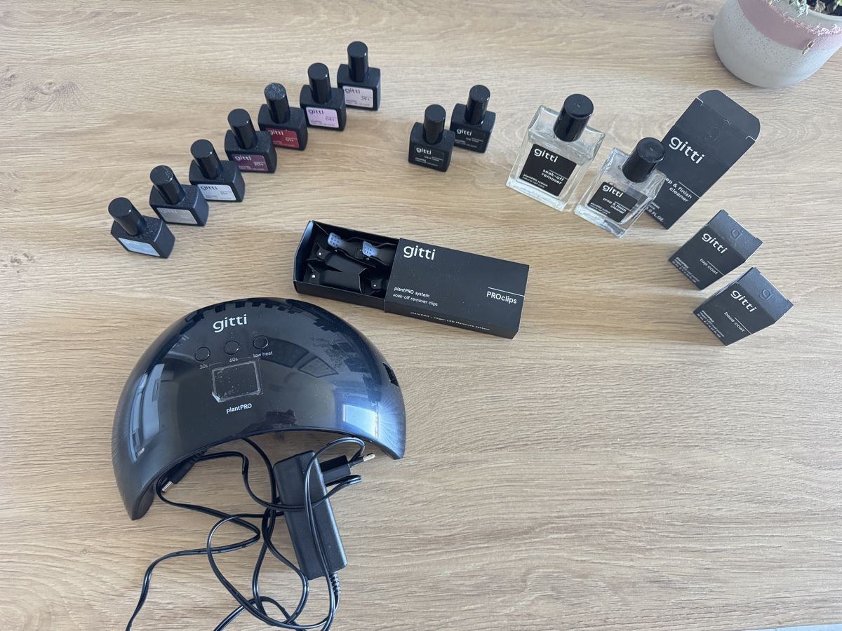 Smalto per unghie: Gitti Beauty Gel Nagellack Set – Usato da Winterthur venduto da nad_692j 1