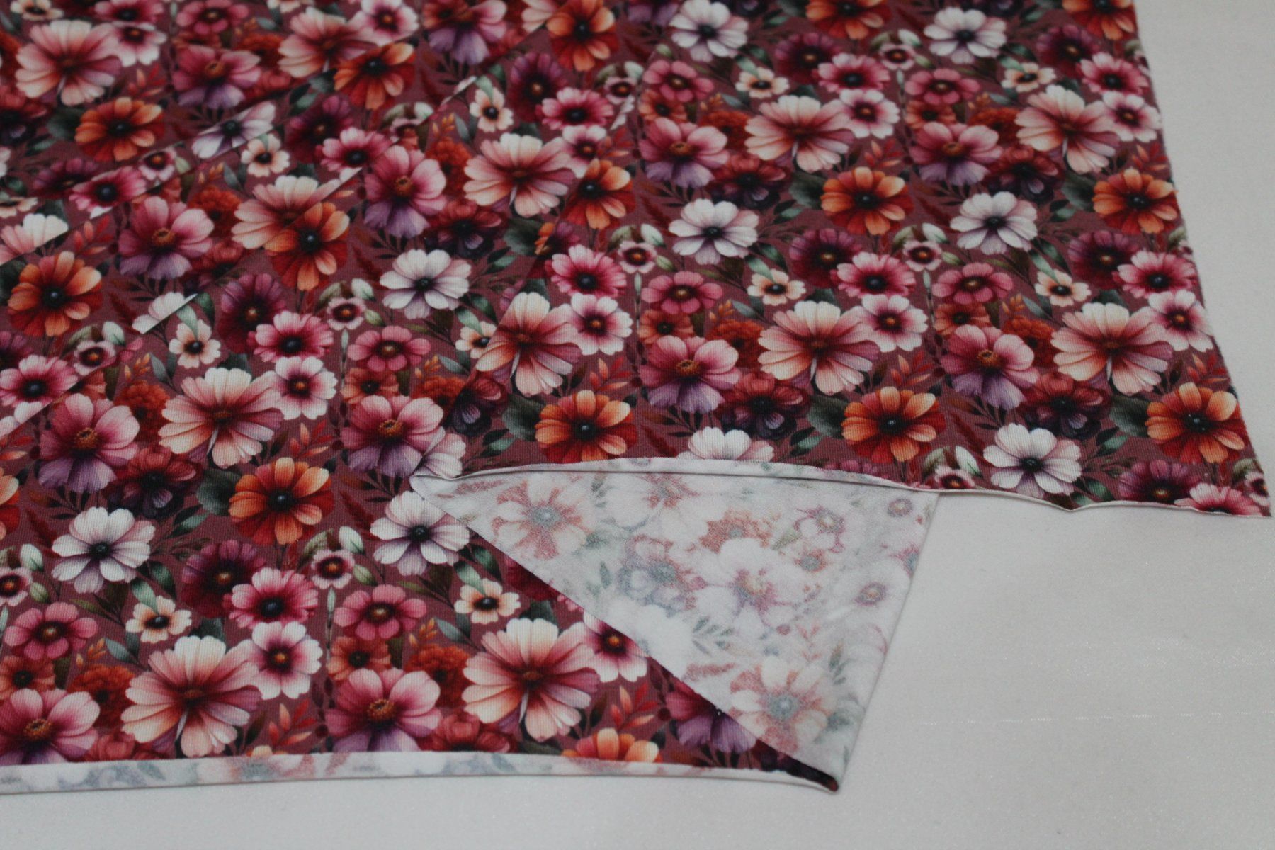 Tessuti: Stoff Viscosejersey Digitaldruck d.altrosa/Blumen – Nuovo (secondo la descrizione) da Obfelden venduto da solomon111 2