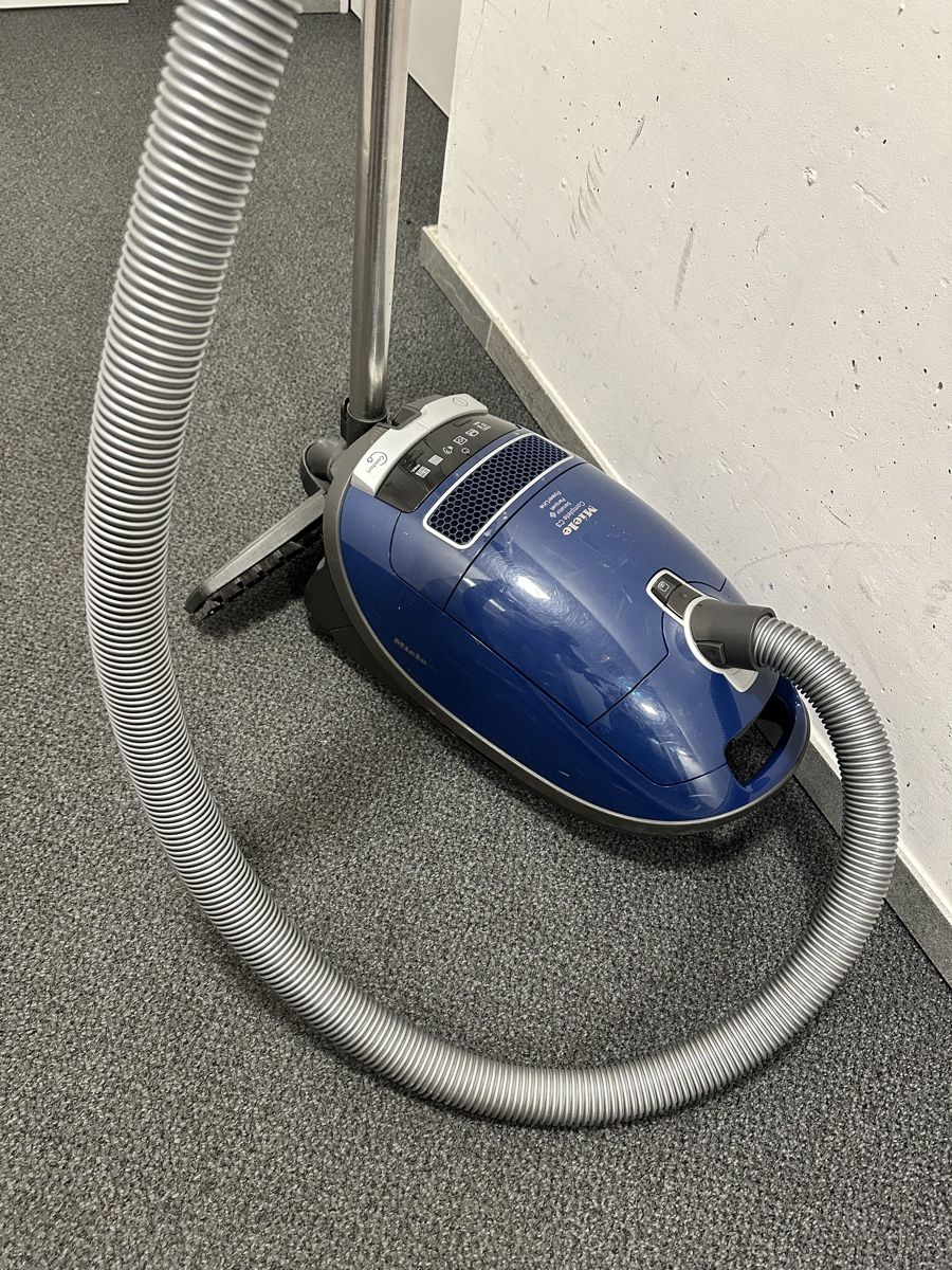 Miele Aspirapolveri & Accessori: Miele c3 Senator – Usato da Bern venduto da AliceHo