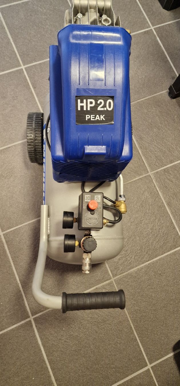 Compresseurs: Michelin Kompressor HP 2.0 Peak 2PS 230V silber/blau – D'occasion à mollis par Aragarn99 2