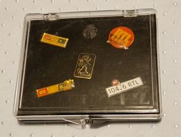Pin–Set: 5 Pins - RTL TV – Club -104.6 – Oldie Sender – Löwe