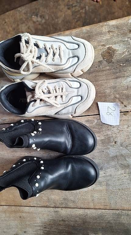 Scarpe per ragazze: Schuhe Mädchen Gr. 24-28 – Usato da Rüti ZH venduto da la-93 3