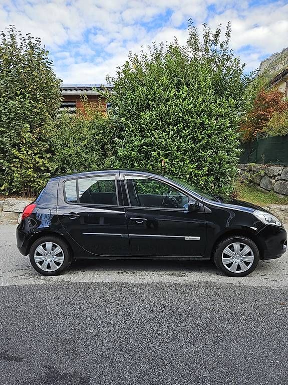 Renault Automobili: Renault Clio 3 Expertisée / Ab Mfk – Usato da Bramois venduto da Jonv9 1