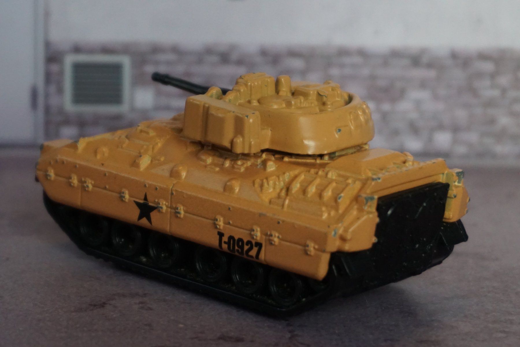 Matchbox Voitures modèles: Matchbox Bradley M2 Panzer COOL !!!!!!!!!!!!!!!!!!! – D'occasion à Reiden par Doppeldecker69 1