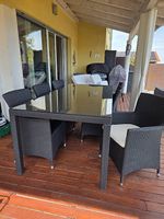 Viplounge Tisch mit 6 Stühlen + Kissen