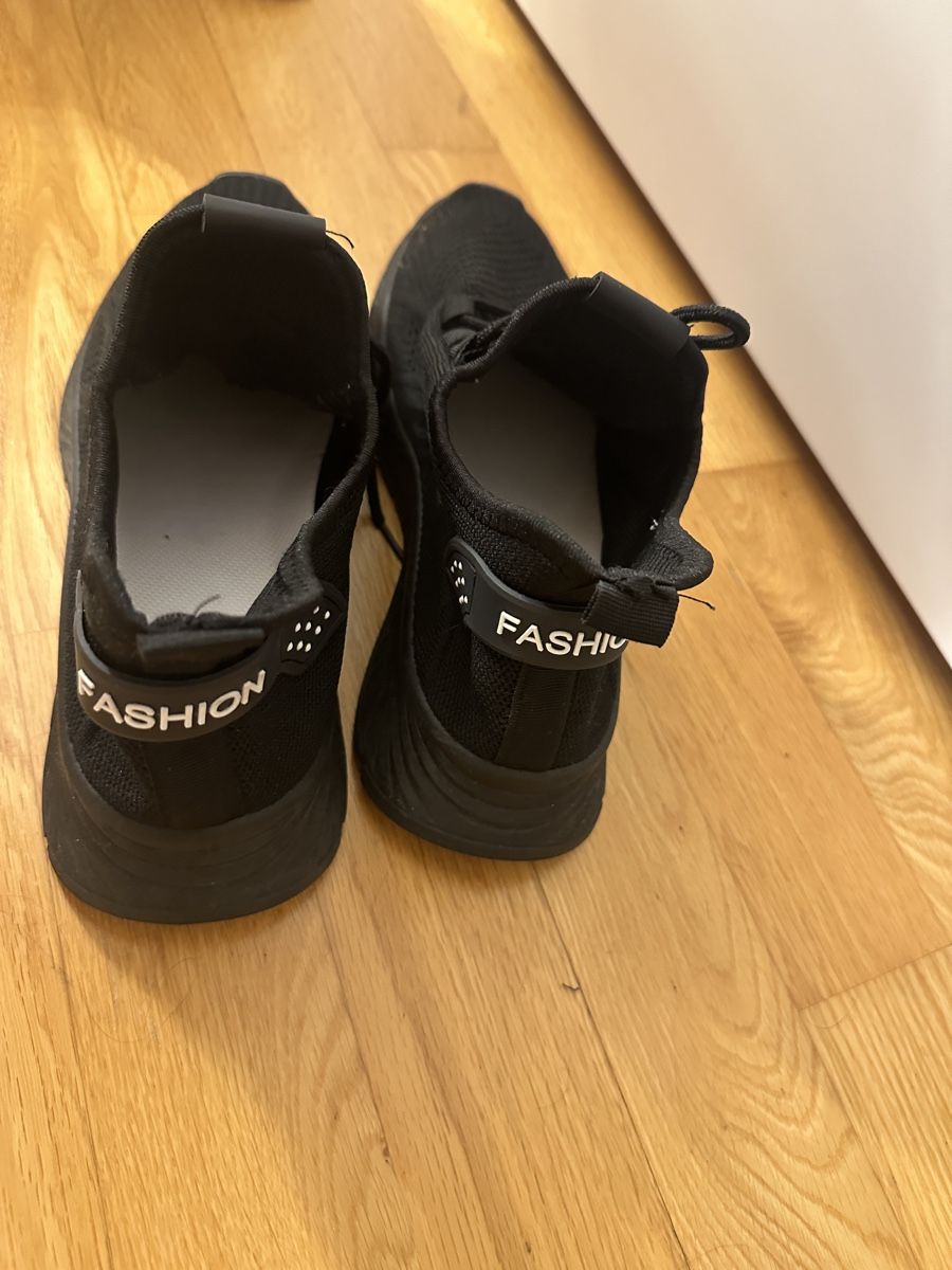 Damenschuhe: Schwarze Turnschuhe, sehr bequem! – Gebraucht aus Schaffhausen von ali.brandle 4