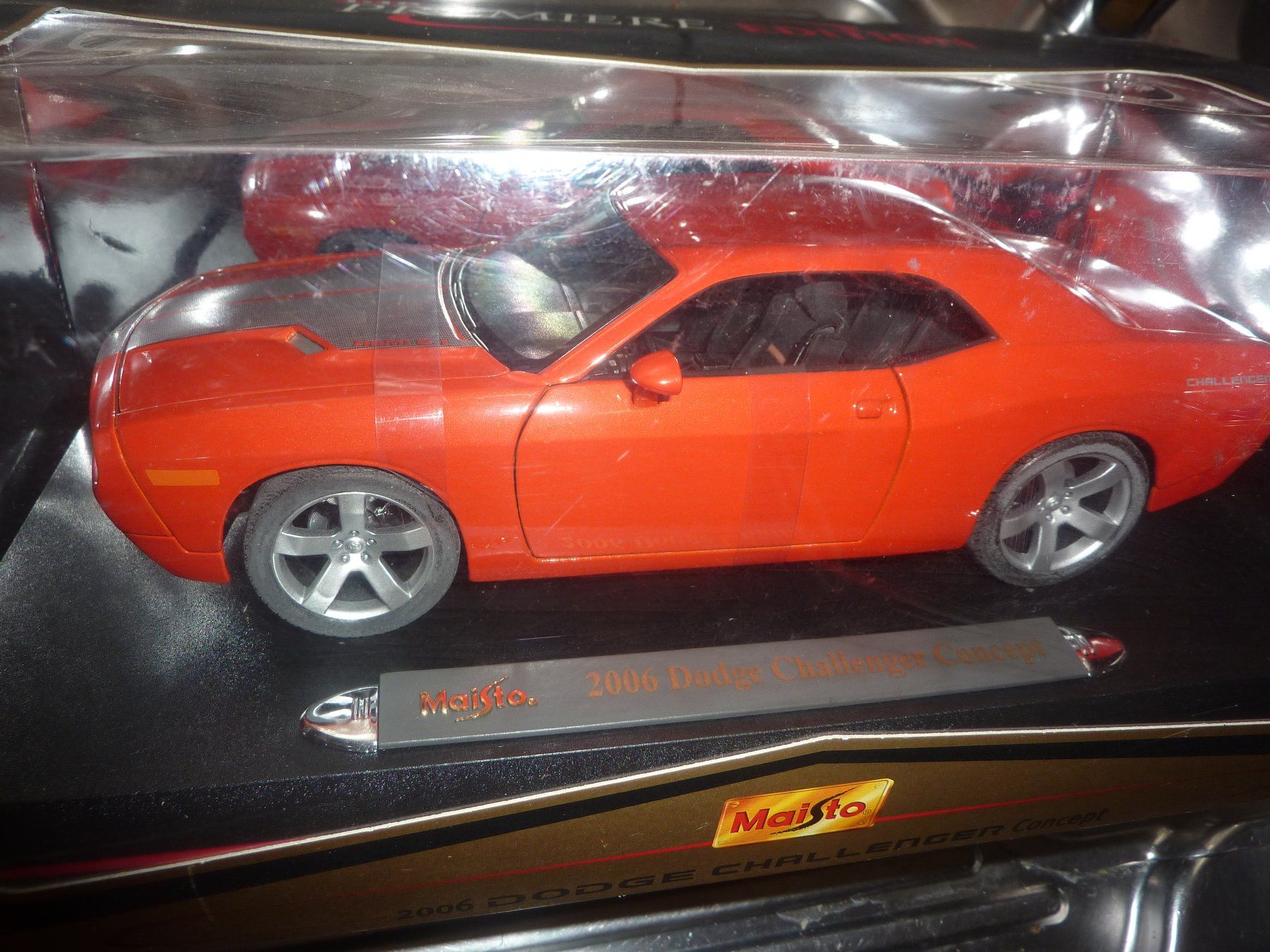 Maisto Modellini d'auto: DODGE CHALLENGER – Nuovo e nell'imballaggio originale da Balsthal venduto da bouteliee