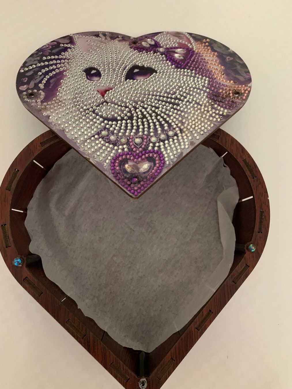 Altro in Decorazioni & Accessori: Geschenkbox in Herzform mit Katze – Nuovo e nell'imballaggio originale da Niederwangen BE venduto da gerberso 1