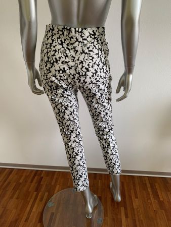 AKRIS: Edle floral gemusterte Hose, 38