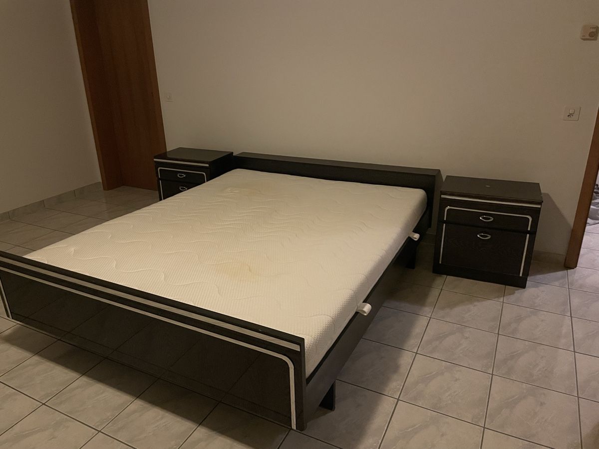 Letti: Bettrahmen 160x200cm mit comode – Usato da Airolo venduto da Bagaion99