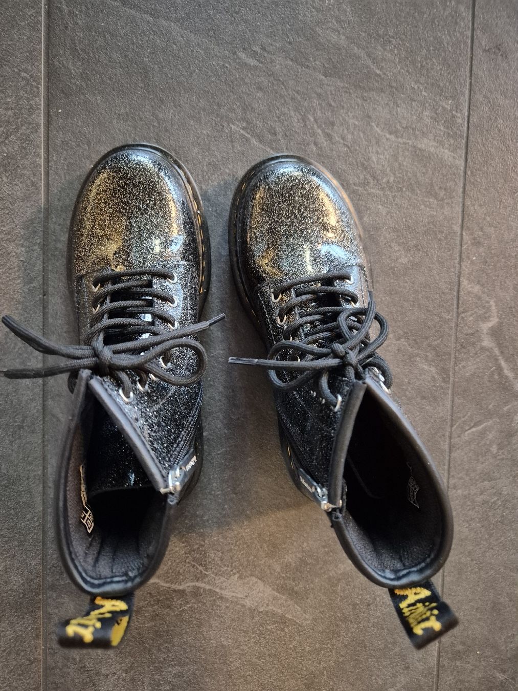 Dr. Martens Scarpe per ragazze: Neue glitzernde Dr. Martens Grösse 35 – Nuovo (secondo la descrizione) da Münchenstein venduto da molinarina 1