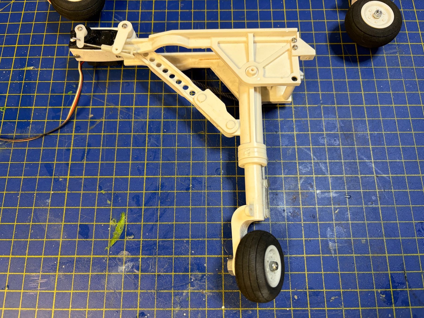 RC Modellbau: Fahrwerk Modellbau 3 Stk mit Servos – Gebraucht aus Glattbrugg von Olio7 1