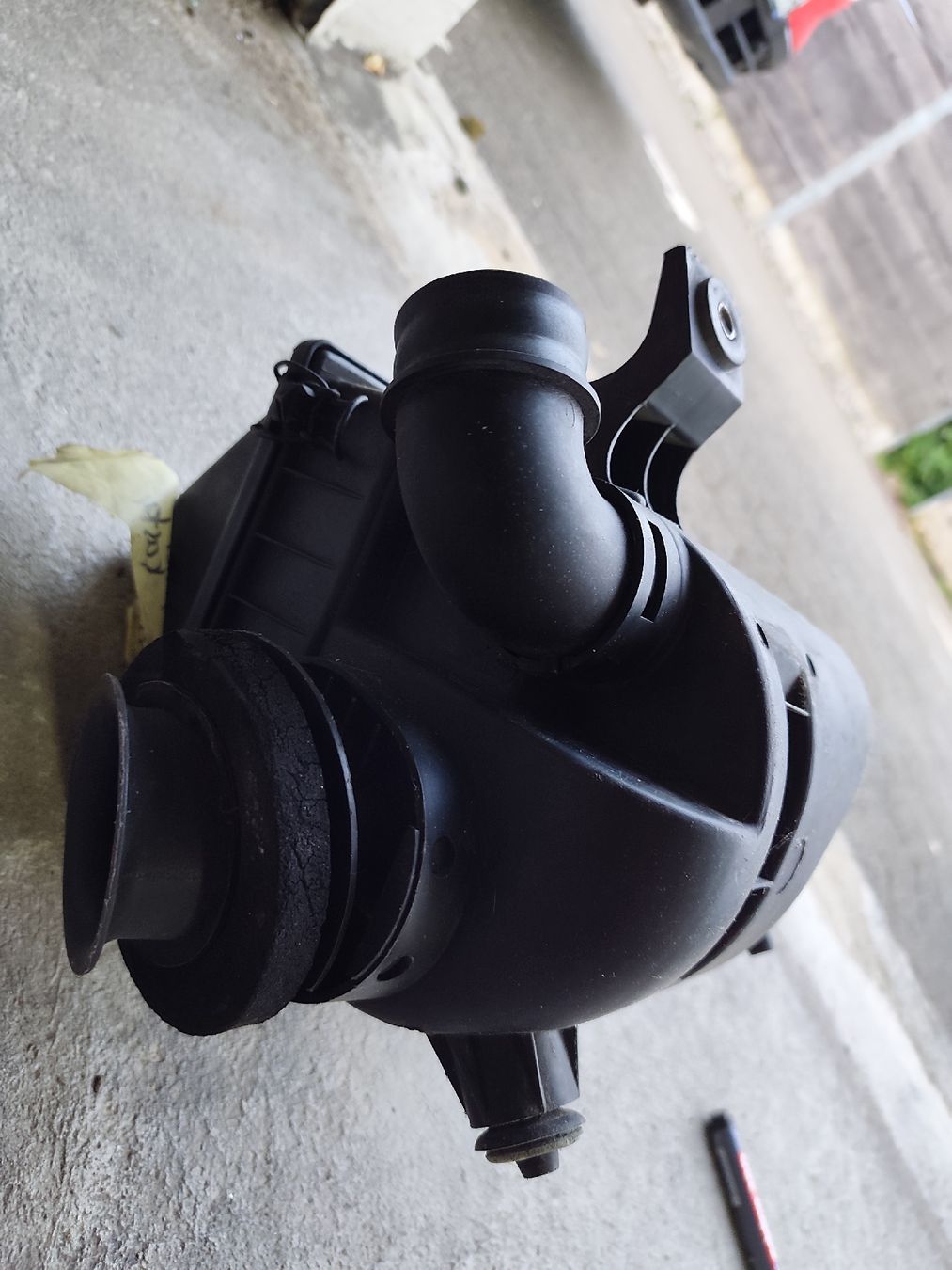 Audi Toutes les pièces auto: Audi 80 B4 Luftfilterkasten komplett  – D'occasion à Rebstein par andi322 3
