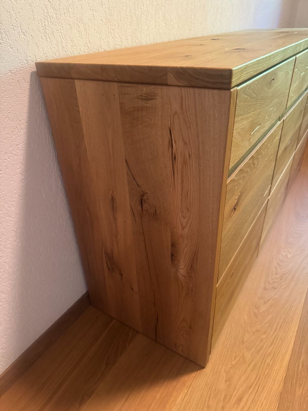 Cassettiere: Sideboard / Korpus aus massiver astiger Eiche, geölt – Usato da Oberhof venduto da Keppo7 2