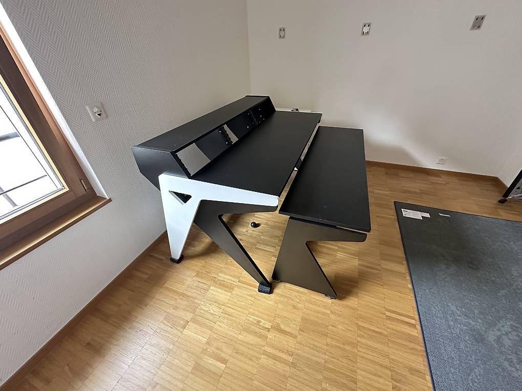 Tables: Studio Desk Zaor Vision W + Vision K – D'occasion à Lutry par nic_rsz5 1